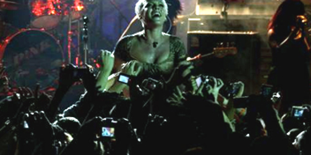 Pink durante su estreno en la sala Luz de Gas de Barcelona