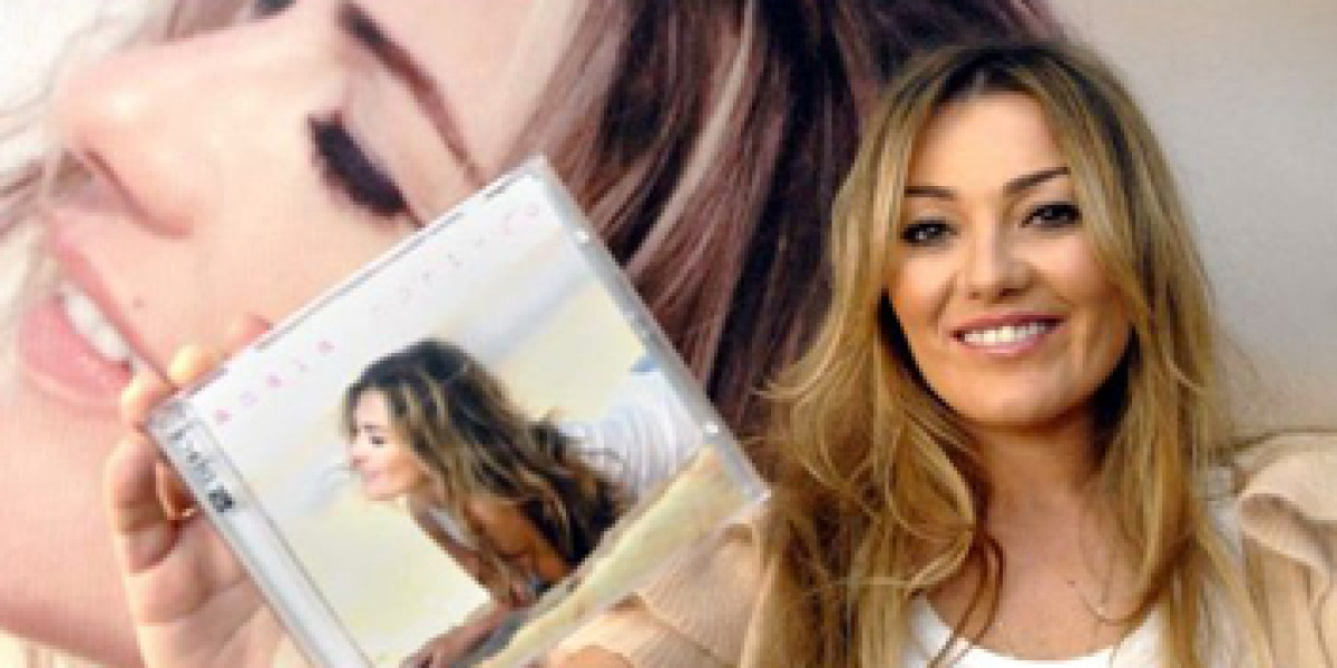 Amaia Montero muestra orgullosa su primer disco en solitario