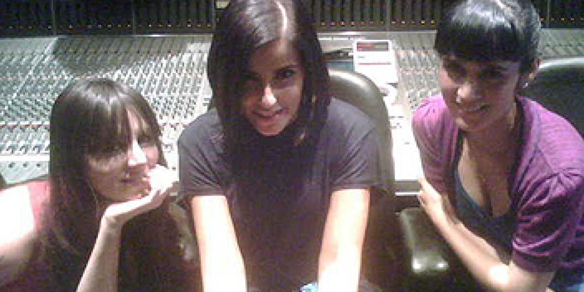 La Mala Rodríguez, Nelly Furtado y Julieta Venegas