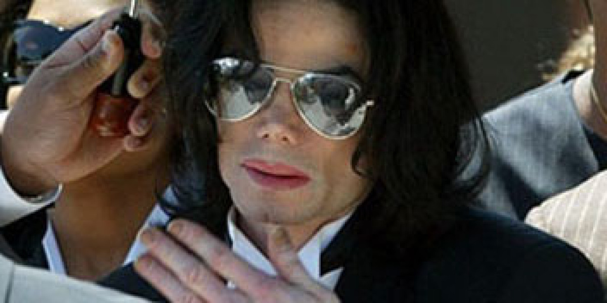 Michael Jackson en una de sus salidas a la calle