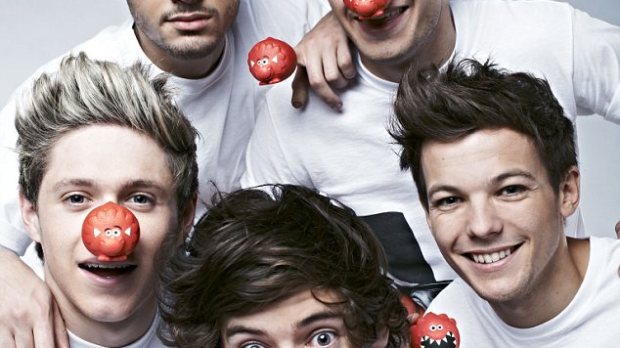 One Direction, muy sonrientes con sus narices rojas