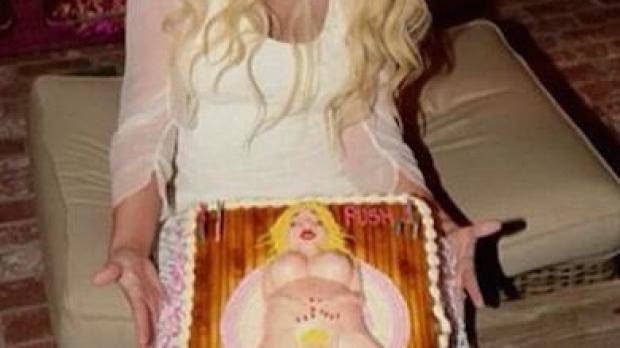 Christina Aguilera orgullosa con su tarta
